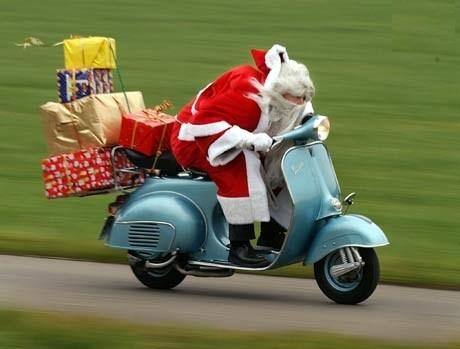 [babbo_natale_vespa[3].jpg]